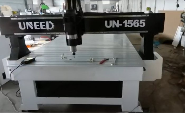 Cnc router UN1565 used for fire-proof door making 